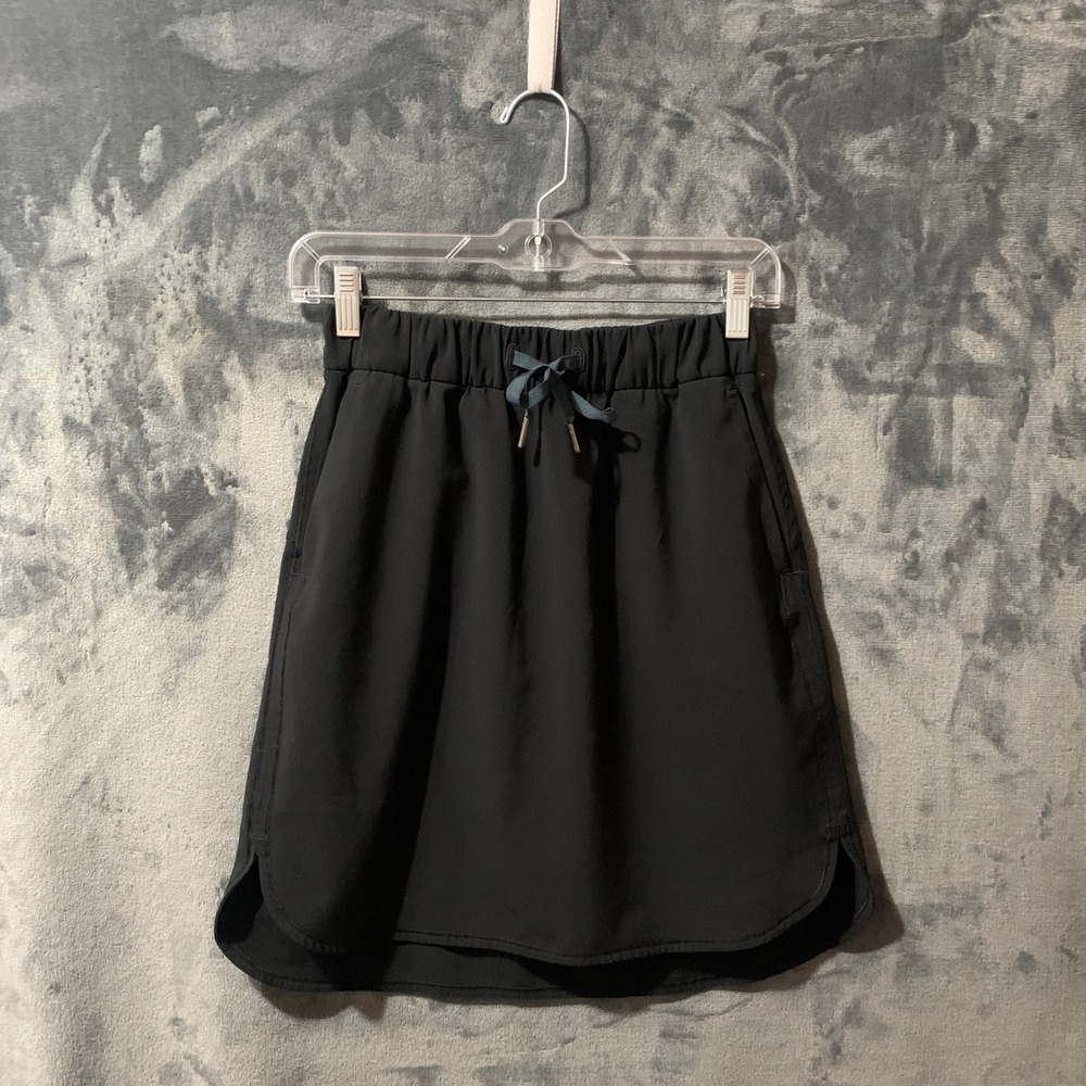 Lululemon On the Fly Skirt Black Luxtreme Drawstring Casual Mini Skirt Size 4